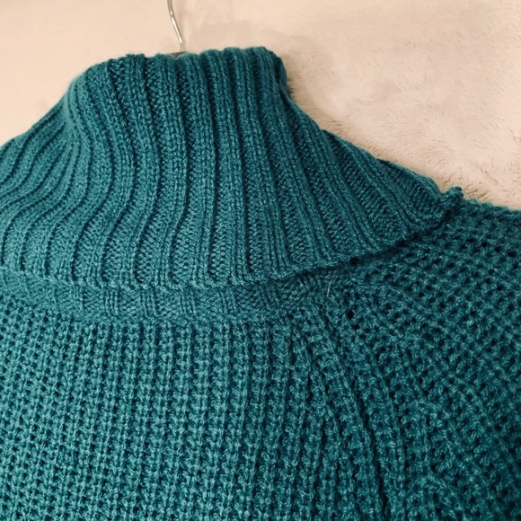 Wet Seal | Long Teal Sweater - Picture 3 of 4